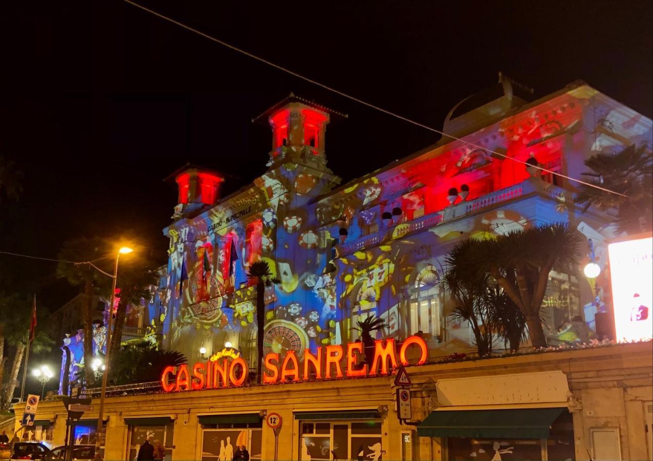 Mansarda Luminosa In Centro Sul Mare - Attic By Sea Lägenhet Sanremo Exteriör bild