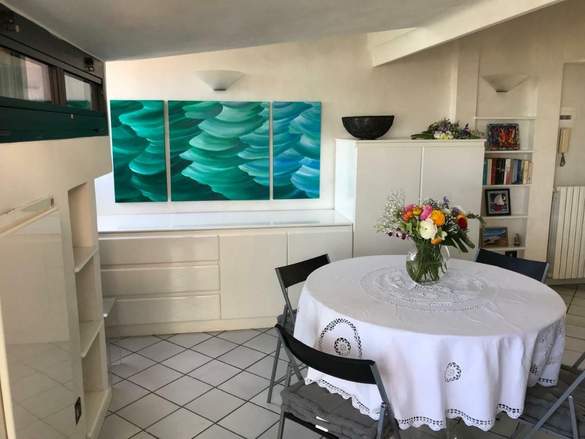 Mansarda Luminosa In Centro Sul Mare - Attic By Sea Lägenhet Sanremo Exteriör bild